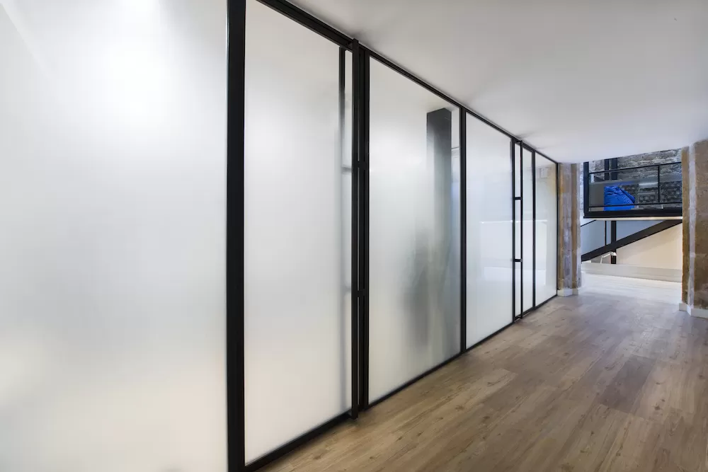 Verrière de séparation de bureaux